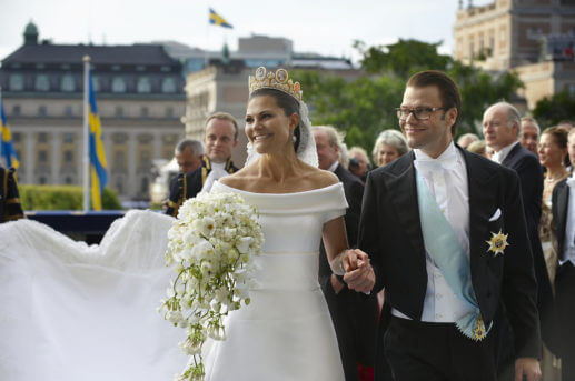 Kungliga slottet lördagen den 19 juni 2010. Hyllningsceremoni på Lejonbacken för Kronprinsessan Victoria och Prins Daniel. Brudparet lämnar Lejonbacken.